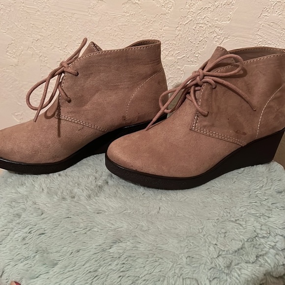 White Mt. wedges - Picture 2 of 4